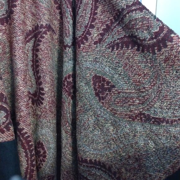 Avenue  Knit Ruana Wrap Shawl Tapestry Paisley Black Burgundy Fringe Plus Sized - Picture 6 of 13